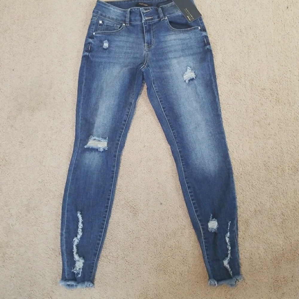 Distressed skinny jeans